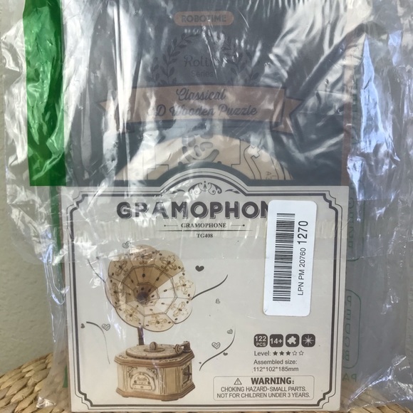 3D Classical Gramophone Wooden Puzzle by Robotime - Picture 2 of 7